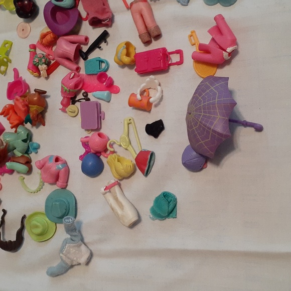 Polly Pocket dolls, clothes and accessories and misc other size items - Picture 3 of 5